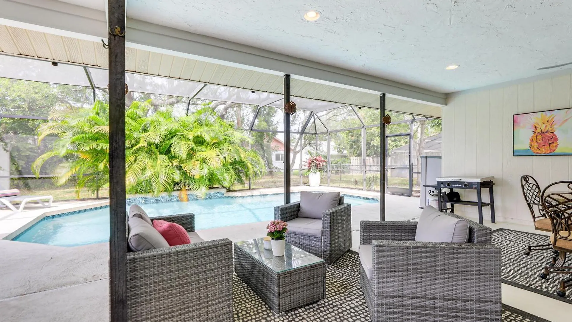 With Private Pool About 10 Mi To Beach! *