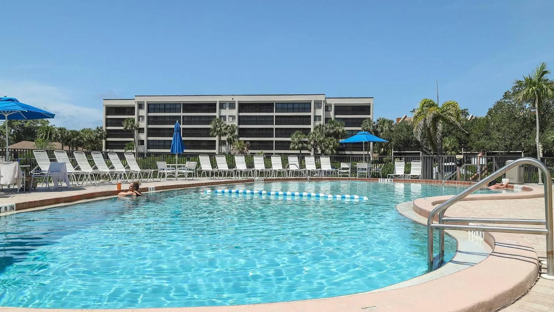 Midnight Cove Ii Bldg 6 2nd Floor Near Pool Holiday home Sarasota