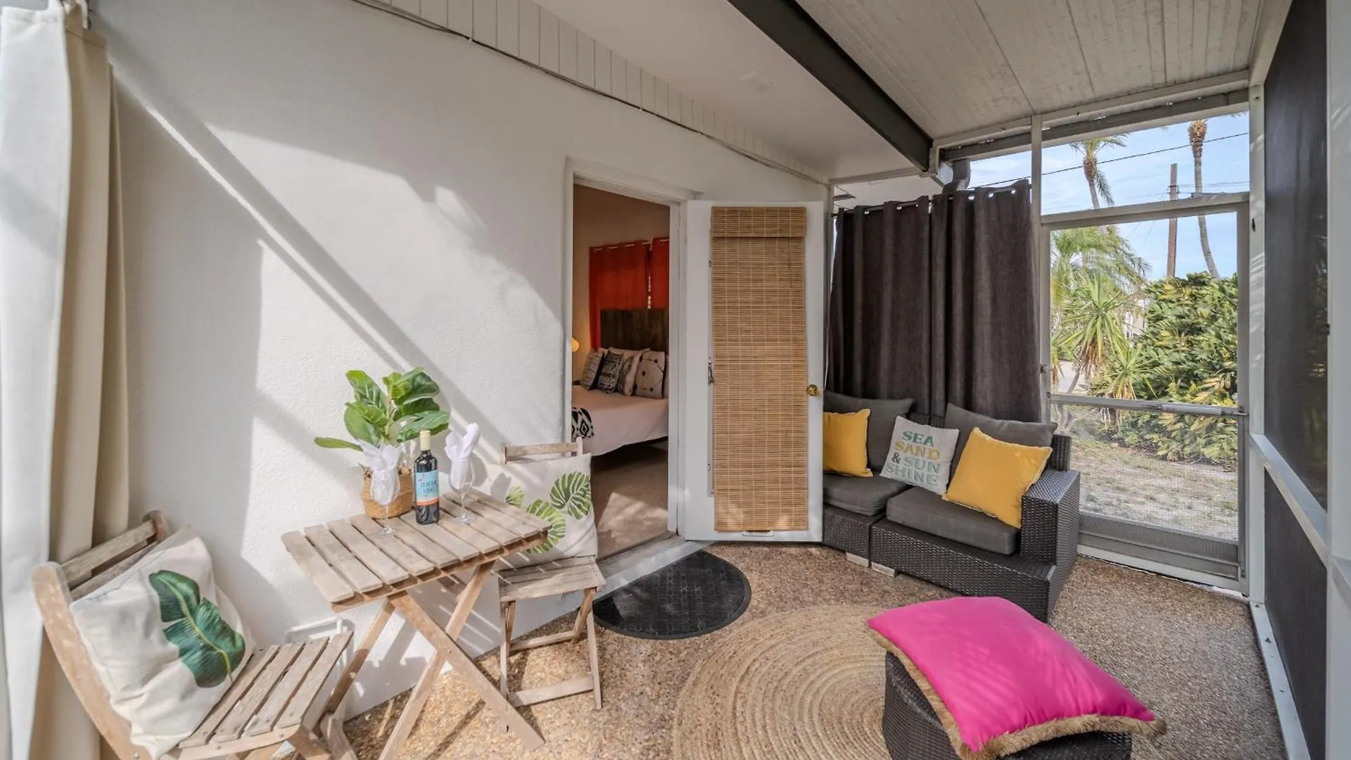 Fantastic Island House 1 Mile To The With Heated Pool *