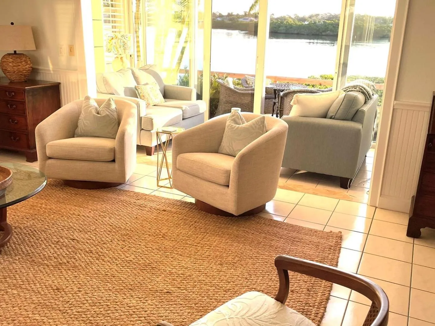 6039 Epw Bright And Airy Coastal Escape
