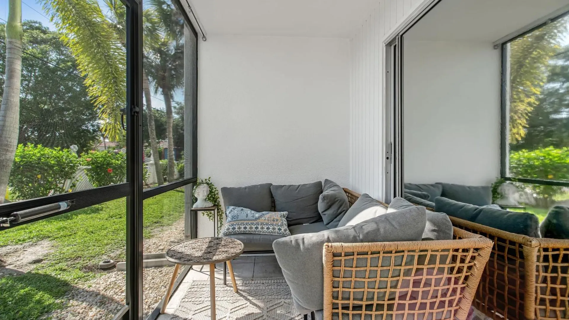 Apartment Coastal Paradise Steps To Crescent Sarasota