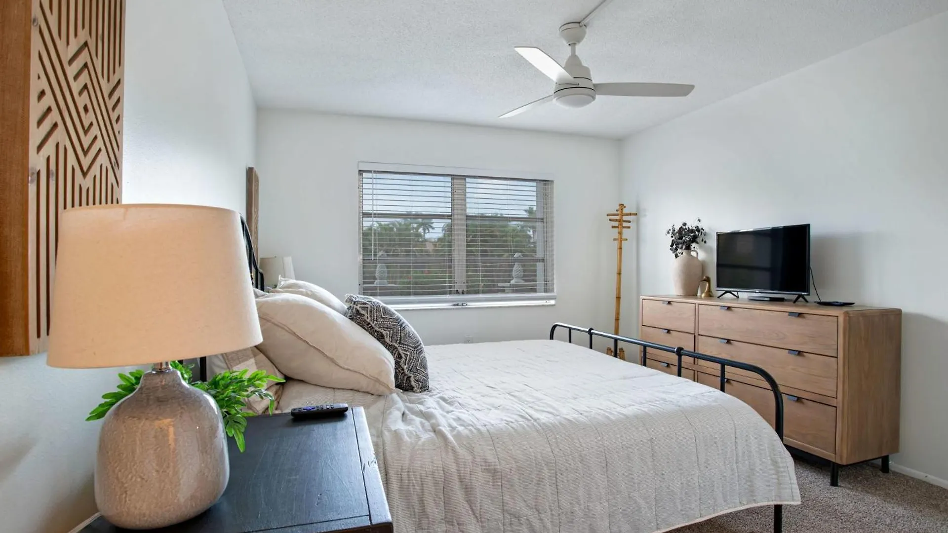 Coastal Paradise Steps To Crescent Apartment