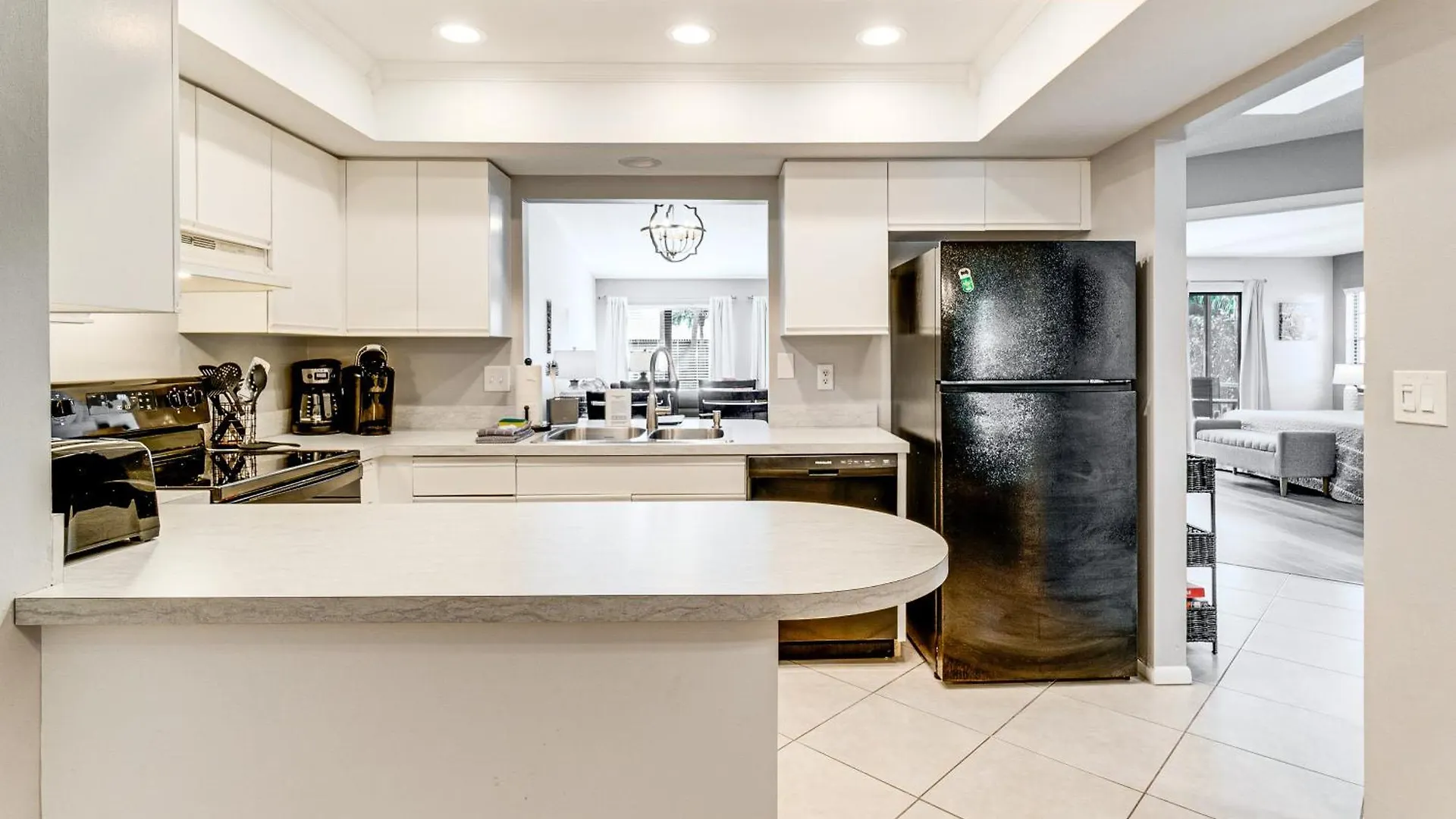 With Pool Access About 4 Mi To Beach! Villa Sarasota