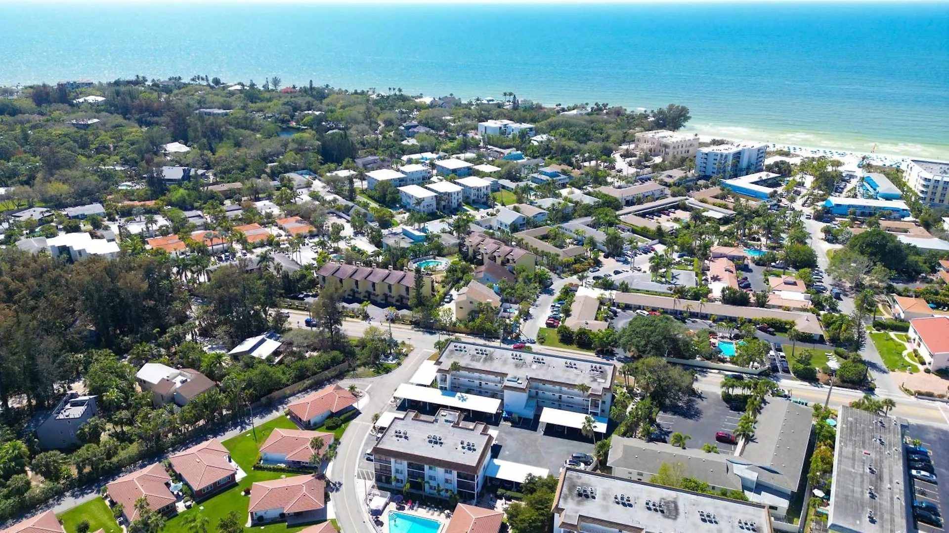 Holiday home Updated With Pool, Walk To Crescent & Restaurants!