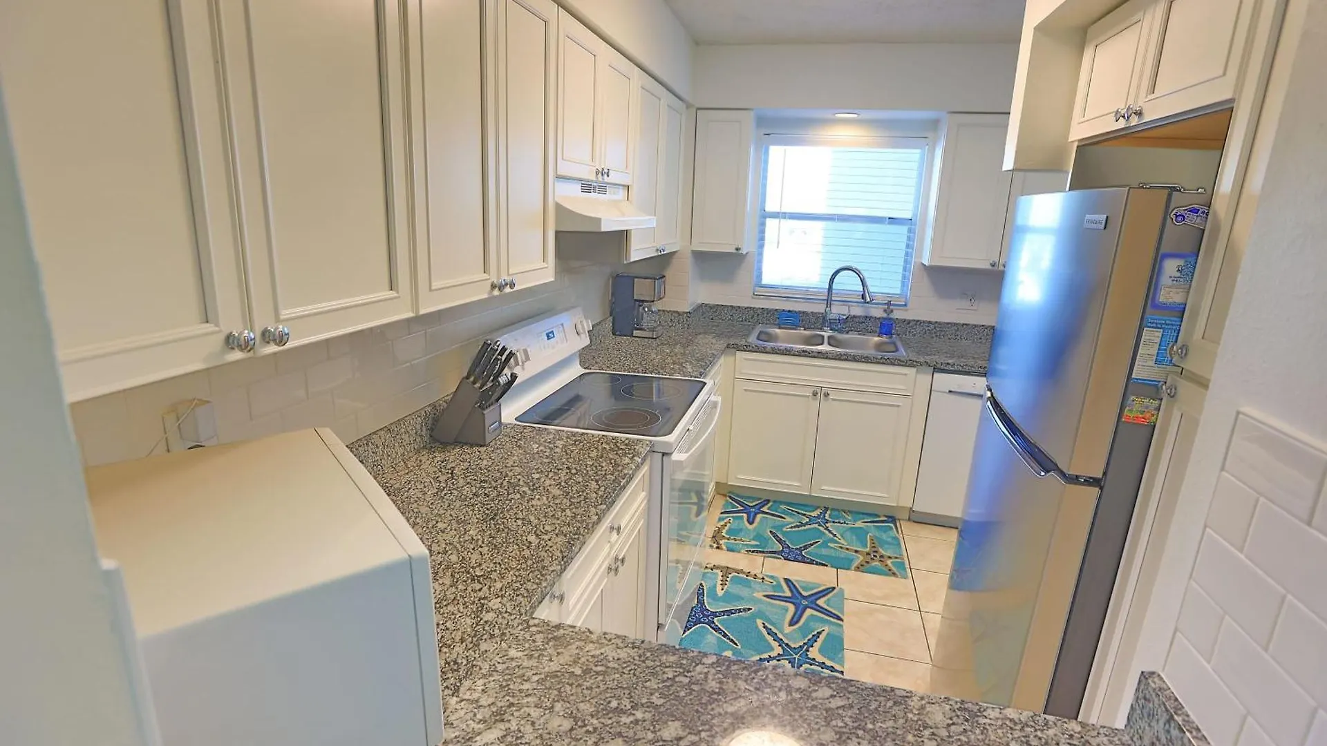 Holiday home Updated With Pool, Walk To Crescent & Restaurants! *