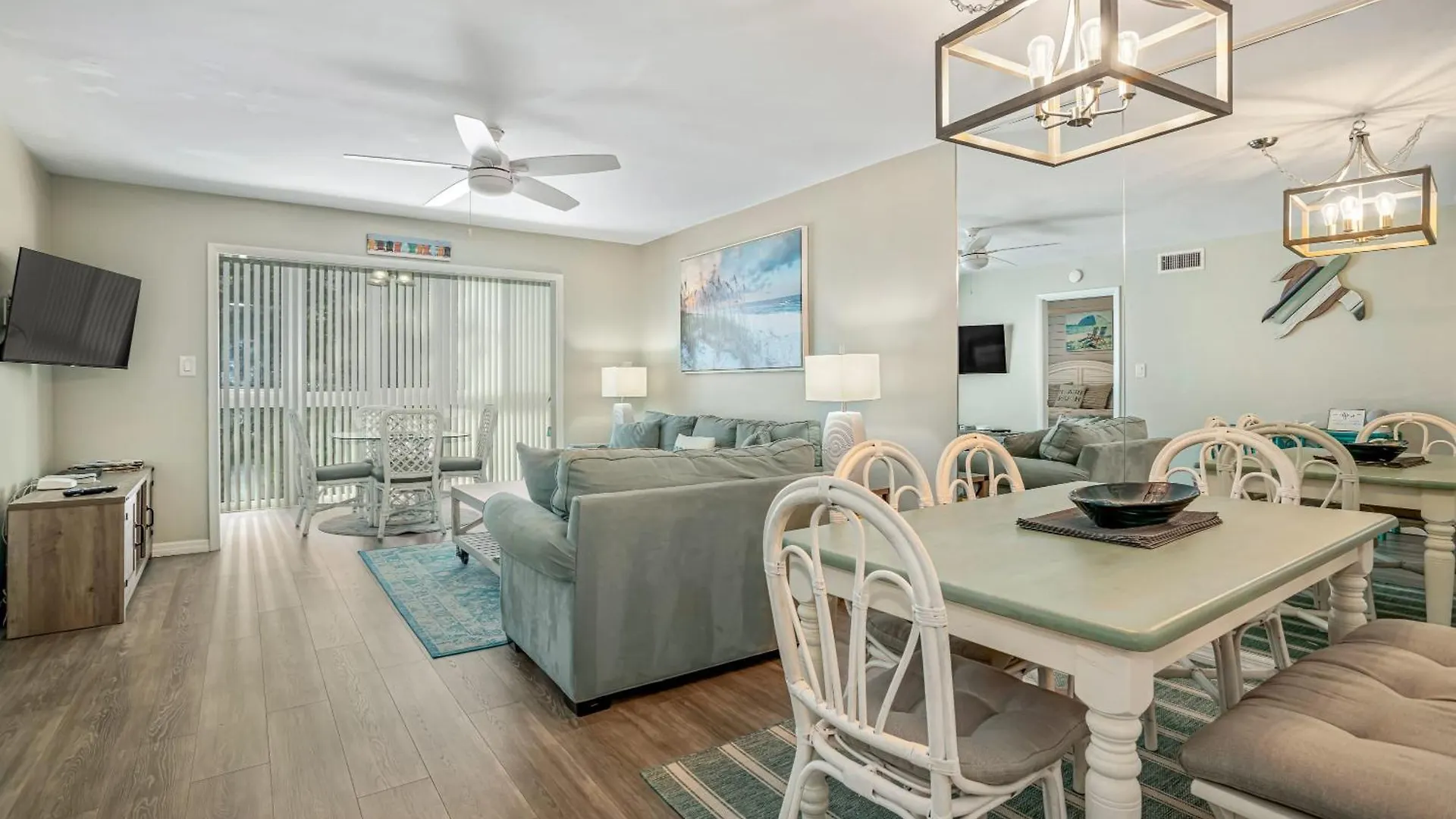 Updated With Pool, Walk To Crescent & Restaurants! Holiday home