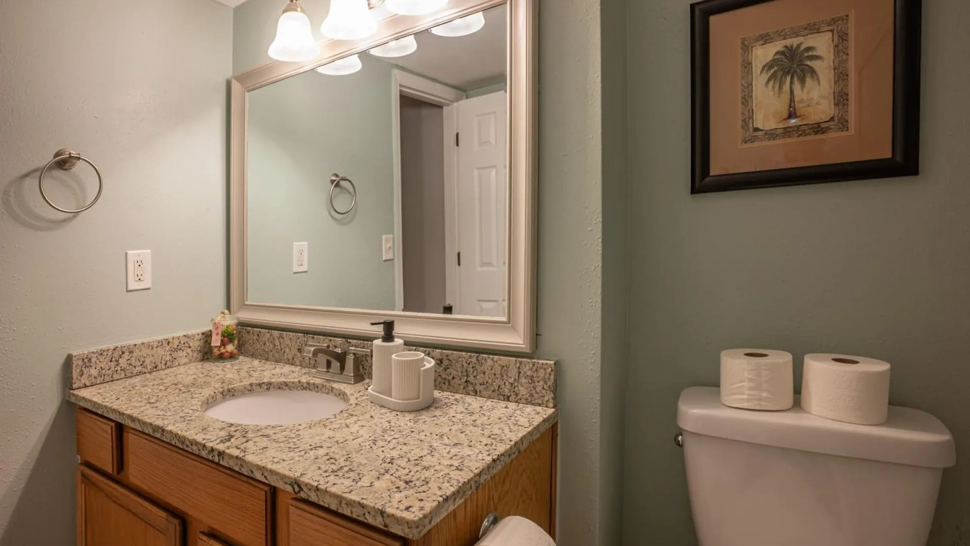 Lovely 3 Bedroom First Floor On Golf Course Sarasota