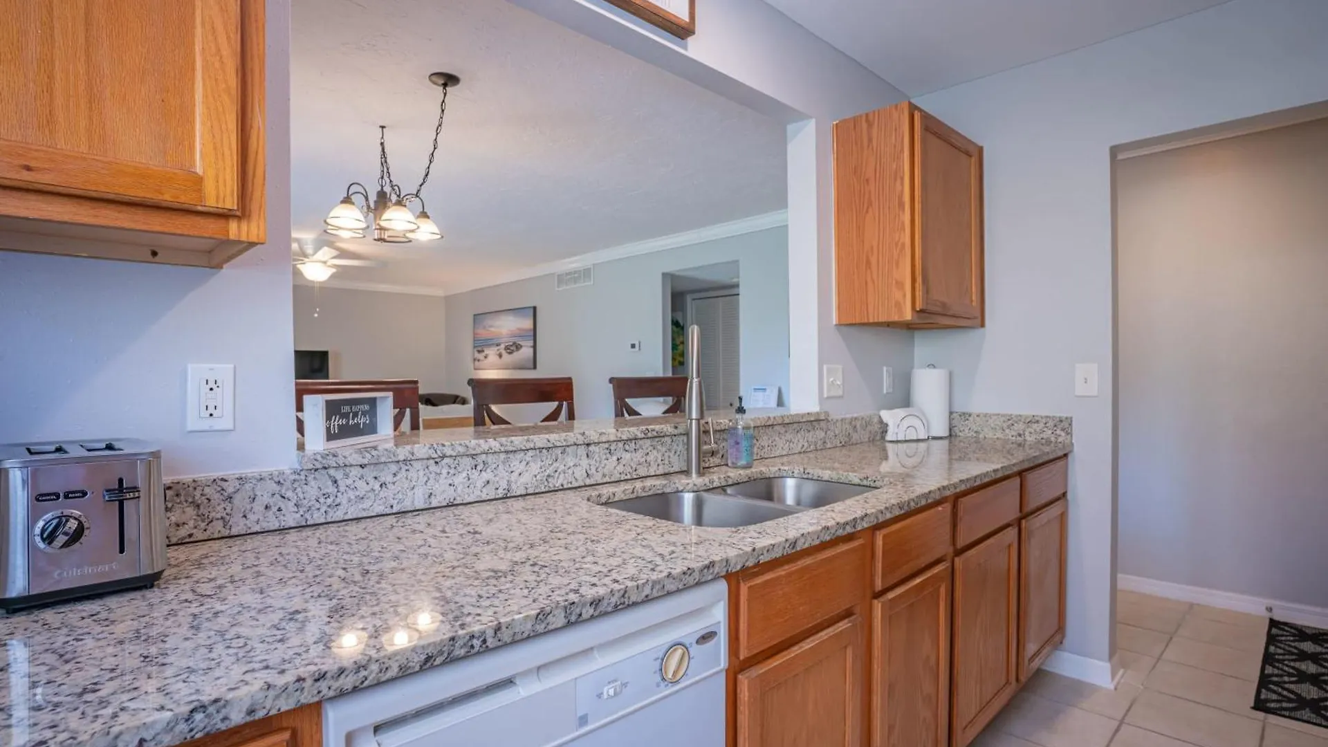 Lovely 3 Bedroom First Floor On Golf Course *
