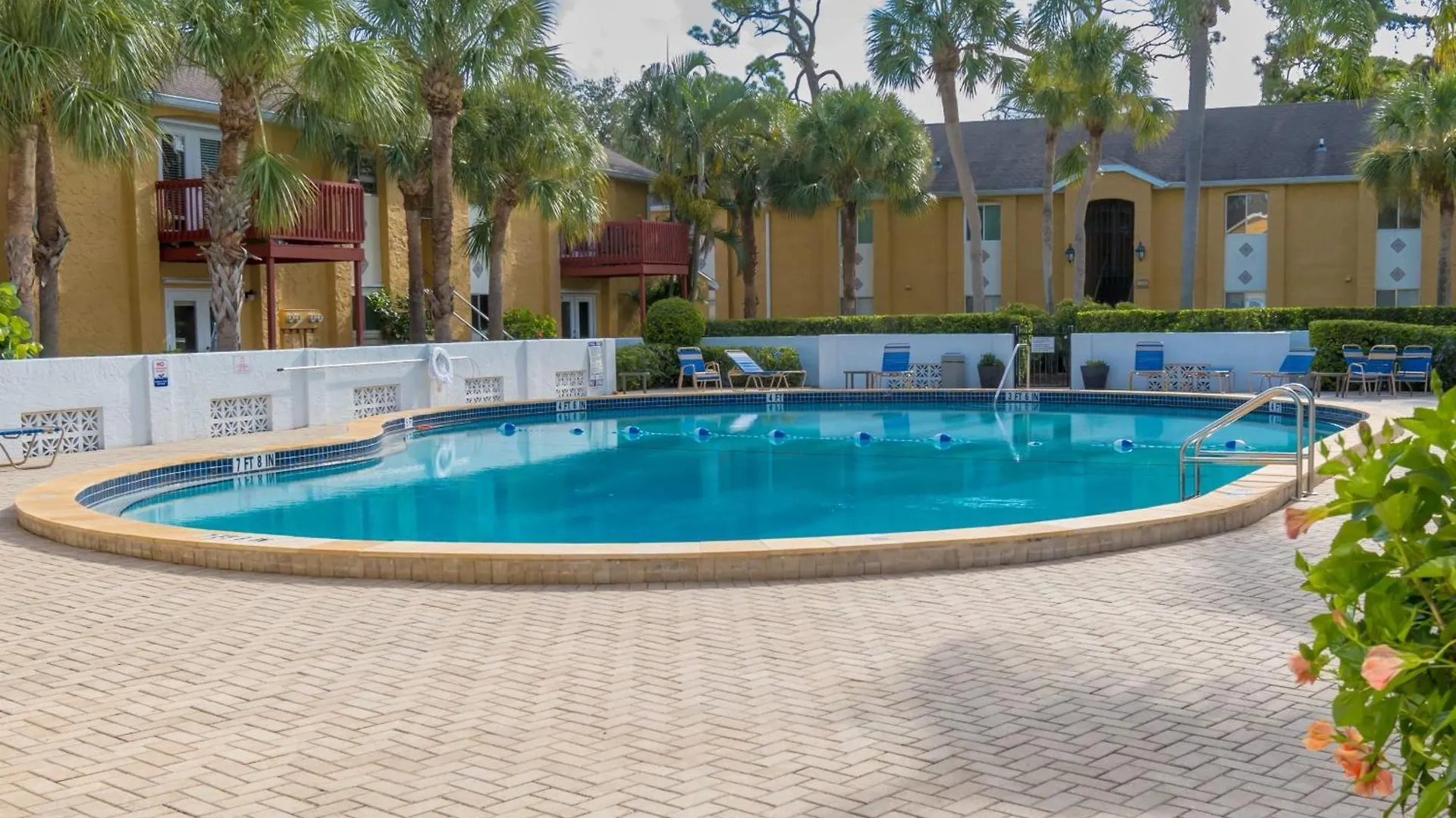 Lovely 3 Bedroom First Floor On Golf Course *