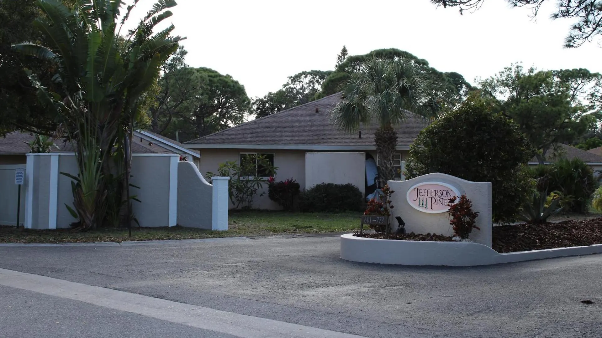 Dollar 755 Villa