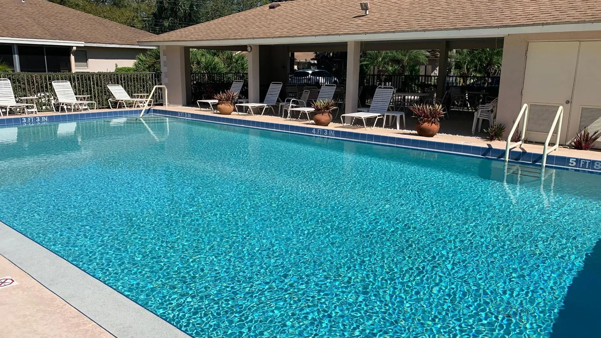 Dollar 755 Villa *