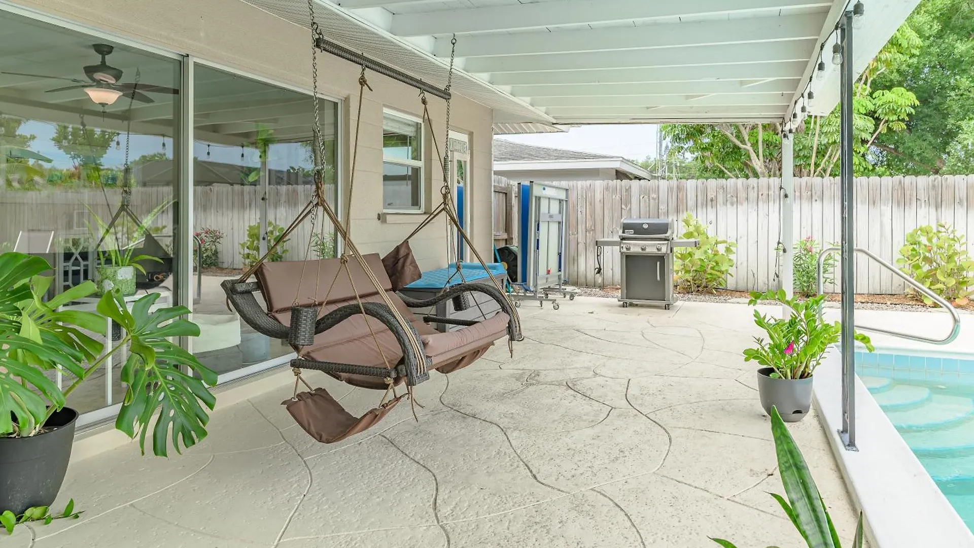 Classic Tropical Florida Escape With Heated Pool Holiday home Sarasota