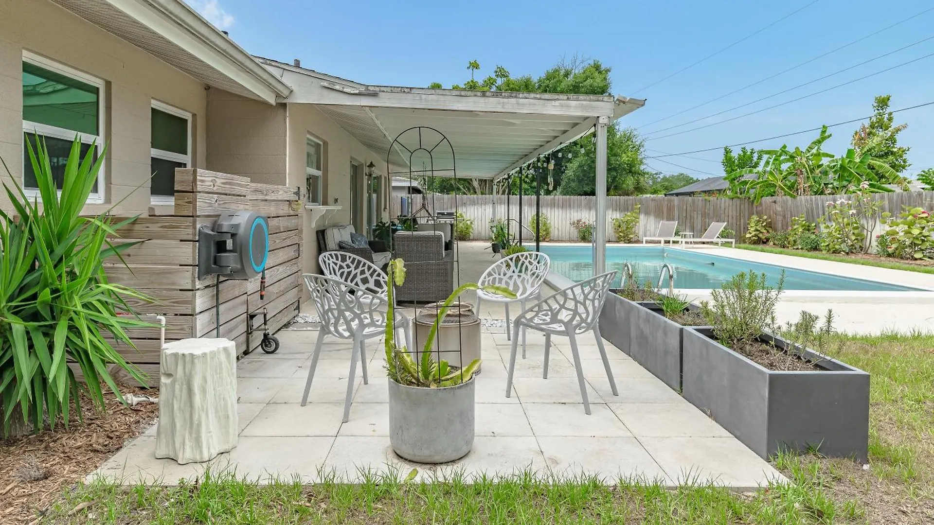 Classic Tropical Florida Escape With Heated Pool *