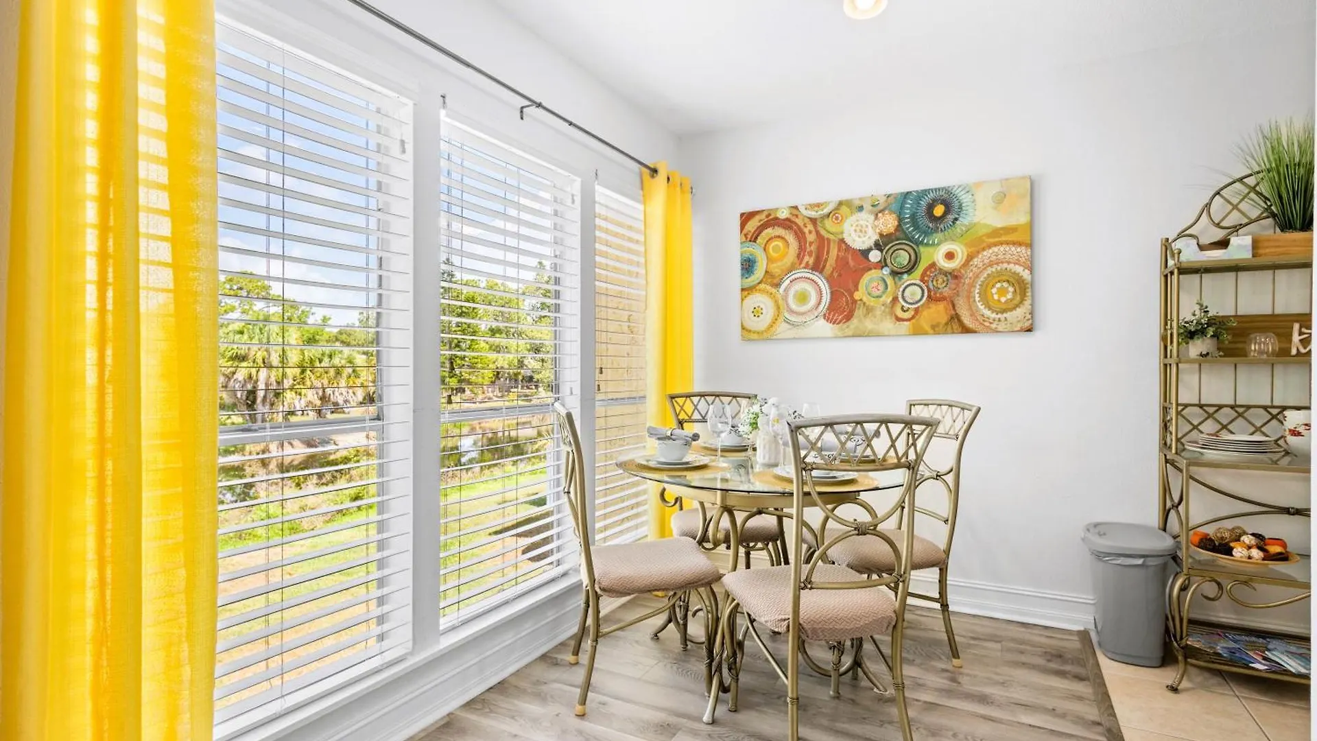 Shiny Oasis With View Apartment *