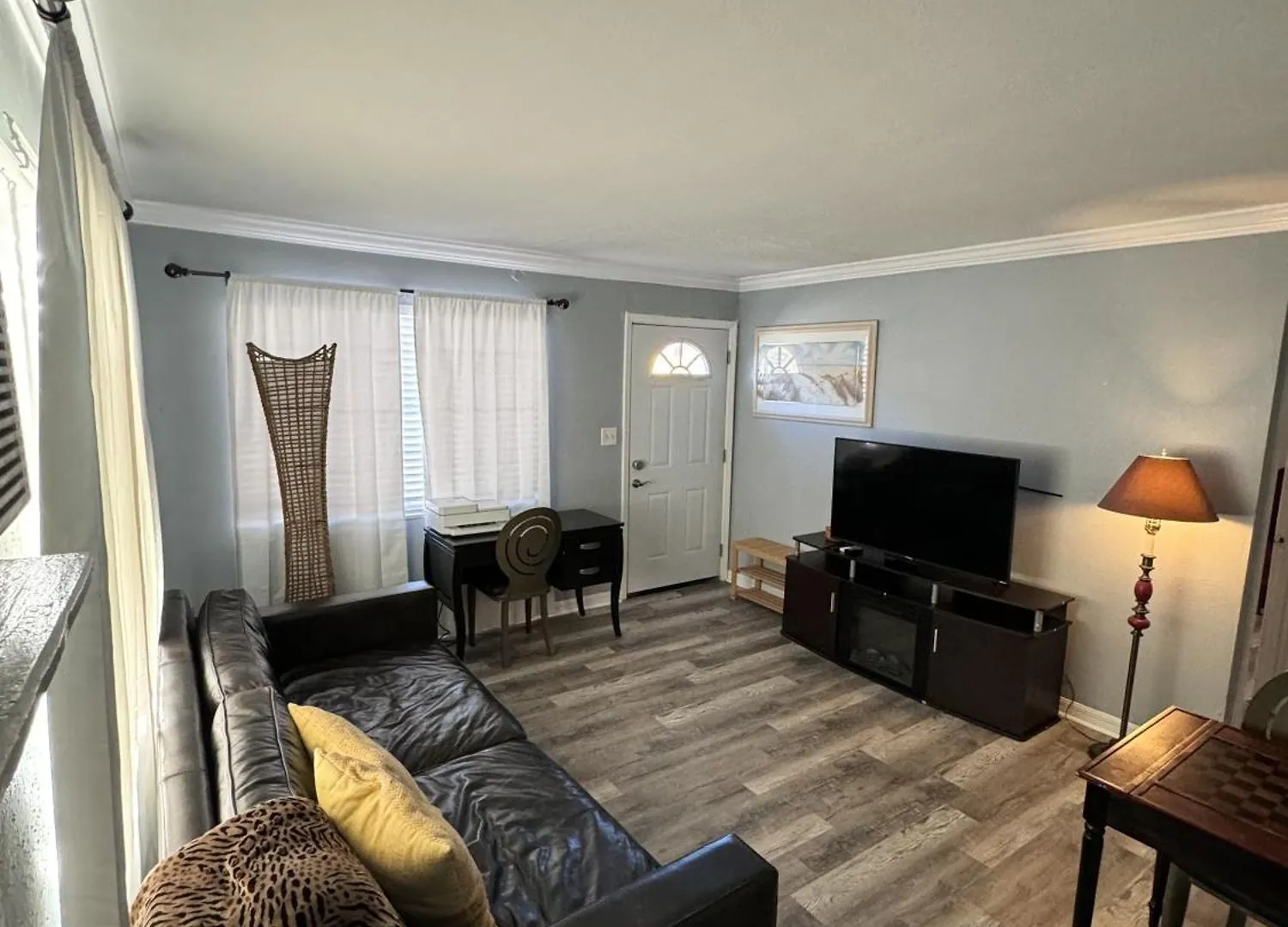 Downtown Single Family Modern Close To Beaches And Dining