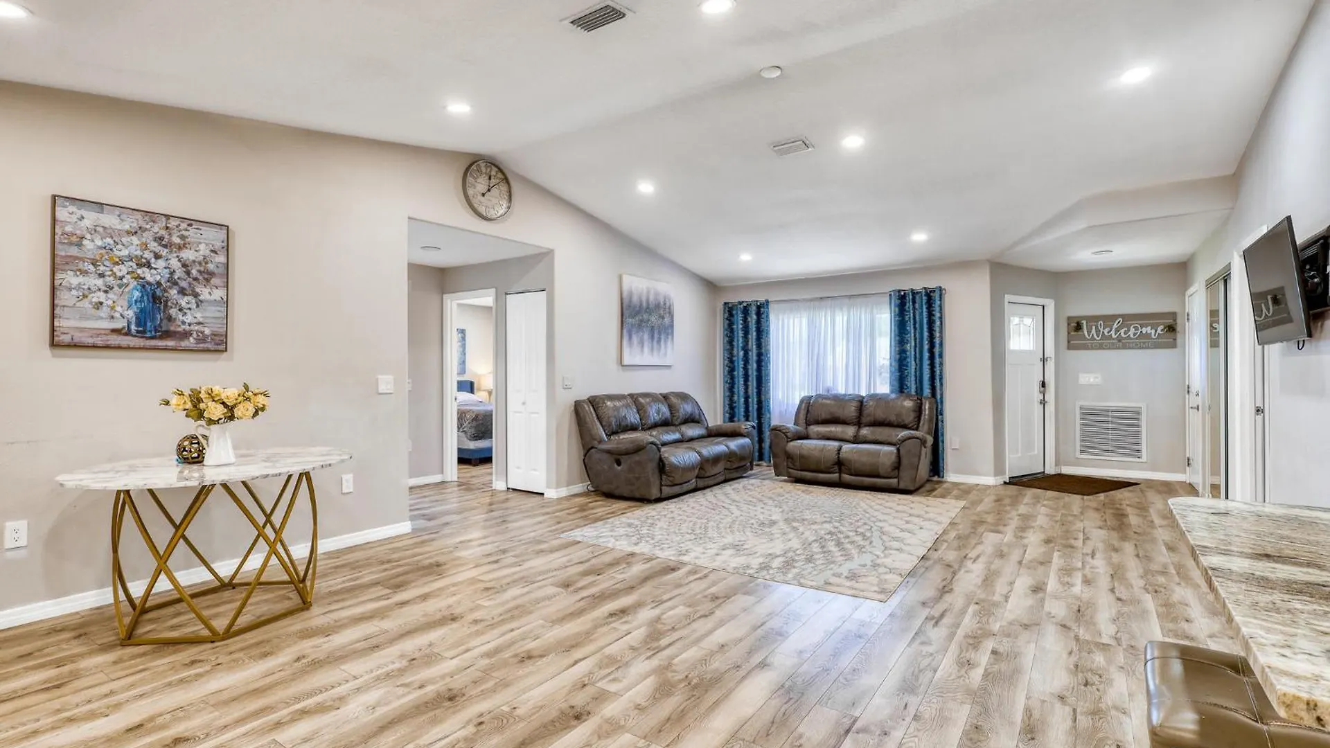 Holiday home 11 Sleeps, 3bd/2bth House, Hot Tub, Free Parking Sarasota