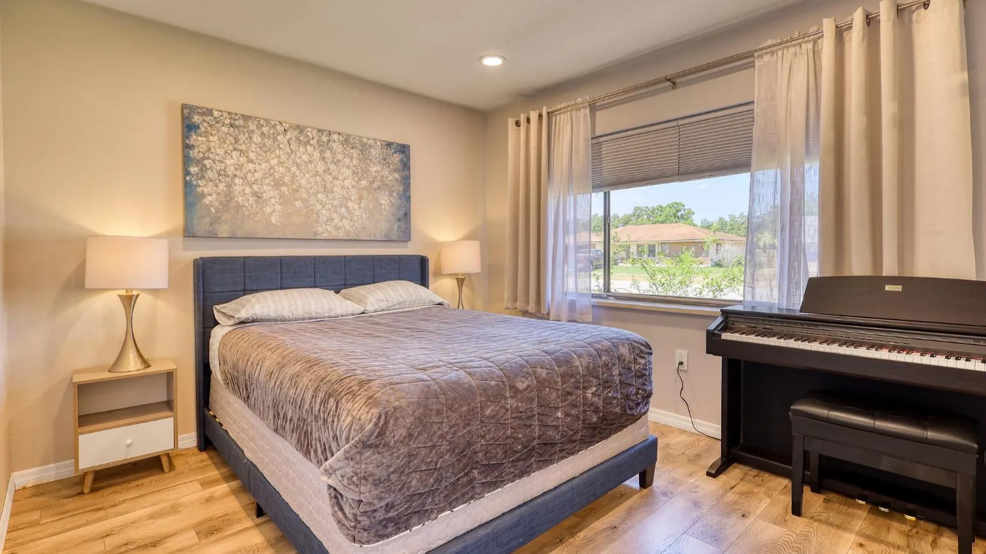 11 Sleeps, 3bd/2bth House, Hot Tub, Free Parking Holiday home Sarasota