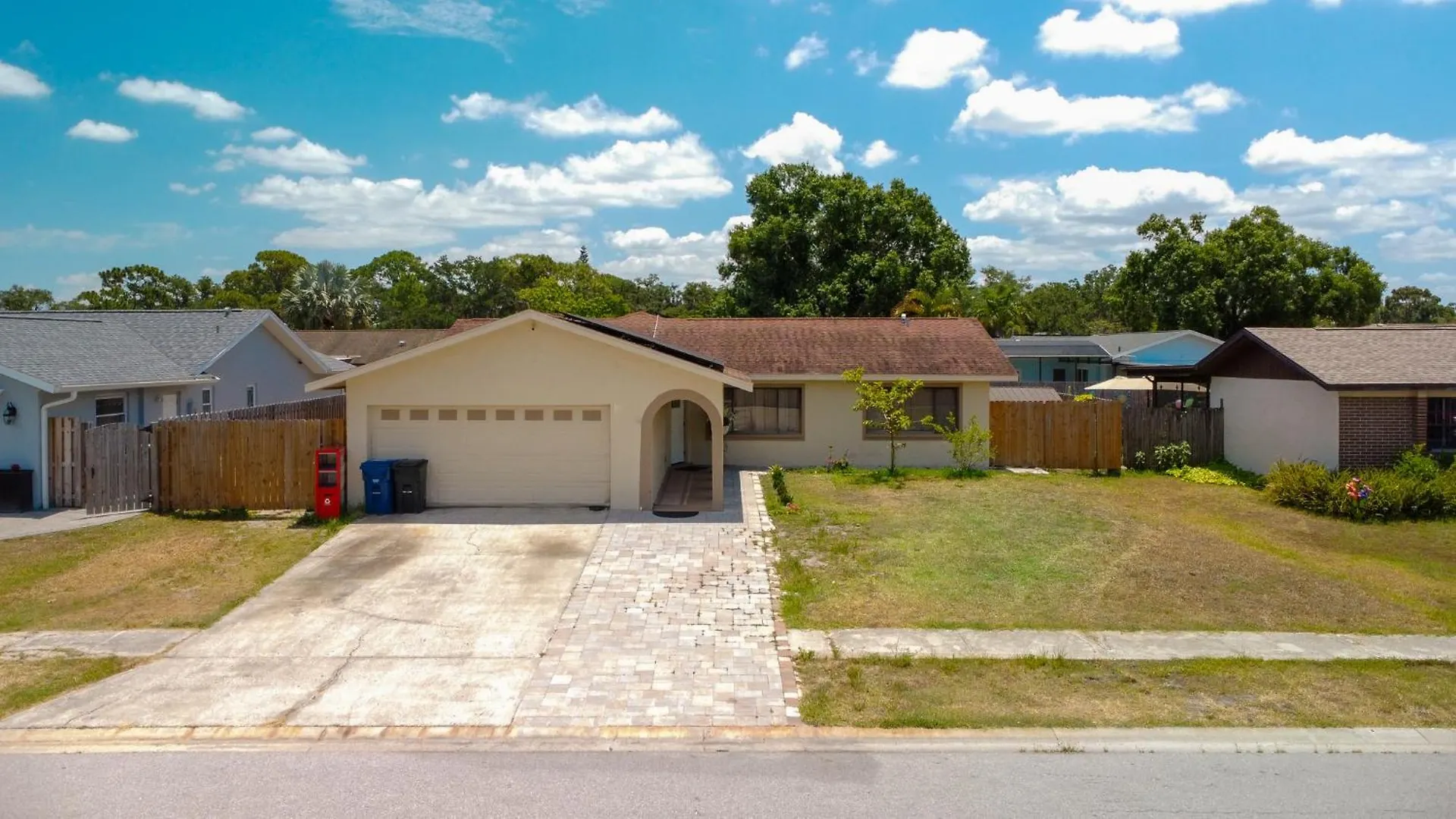 11 Sleeps, 3bd/2bth House, Hot Tub, Free Parking * Sarasota