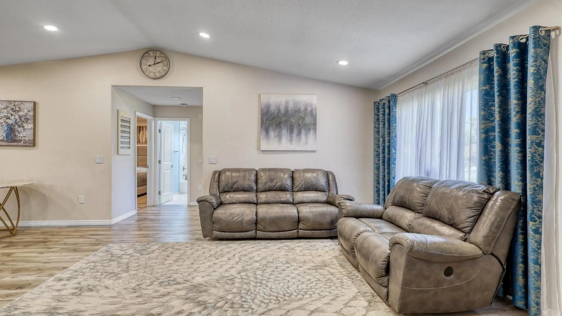 Holiday home 11 Sleeps, 3bd/2bth House, Hot Tub, Free Parking Sarasota
