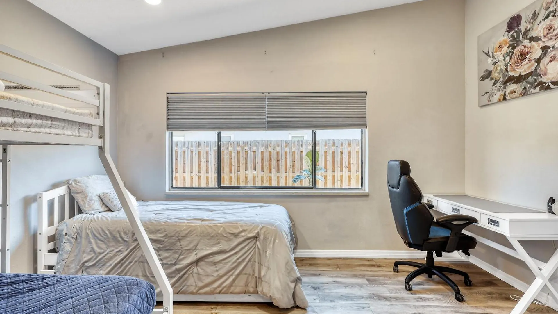 11 Sleeps, 3bd/2bth House, Hot Tub, Free Parking