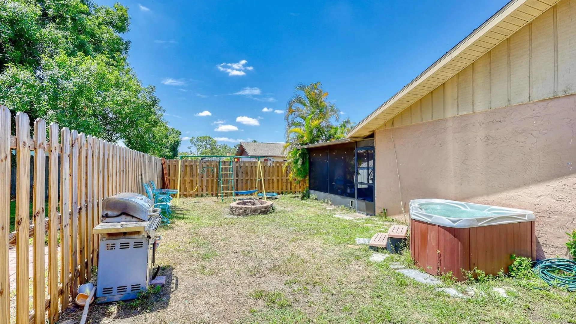 Holiday home 11 Sleeps, 3bd/2bth House, Hot Tub, Free Parking Sarasota