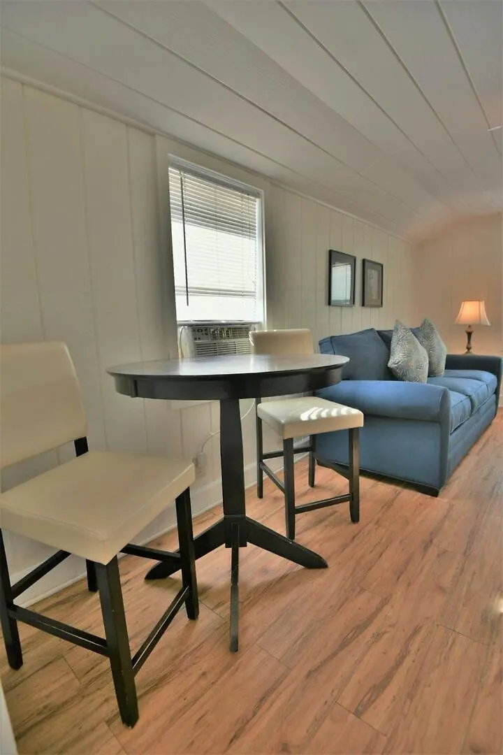 Charming Beach Steps To Siesta Beach And Village Shops And Restaurants Holiday home Sarasota