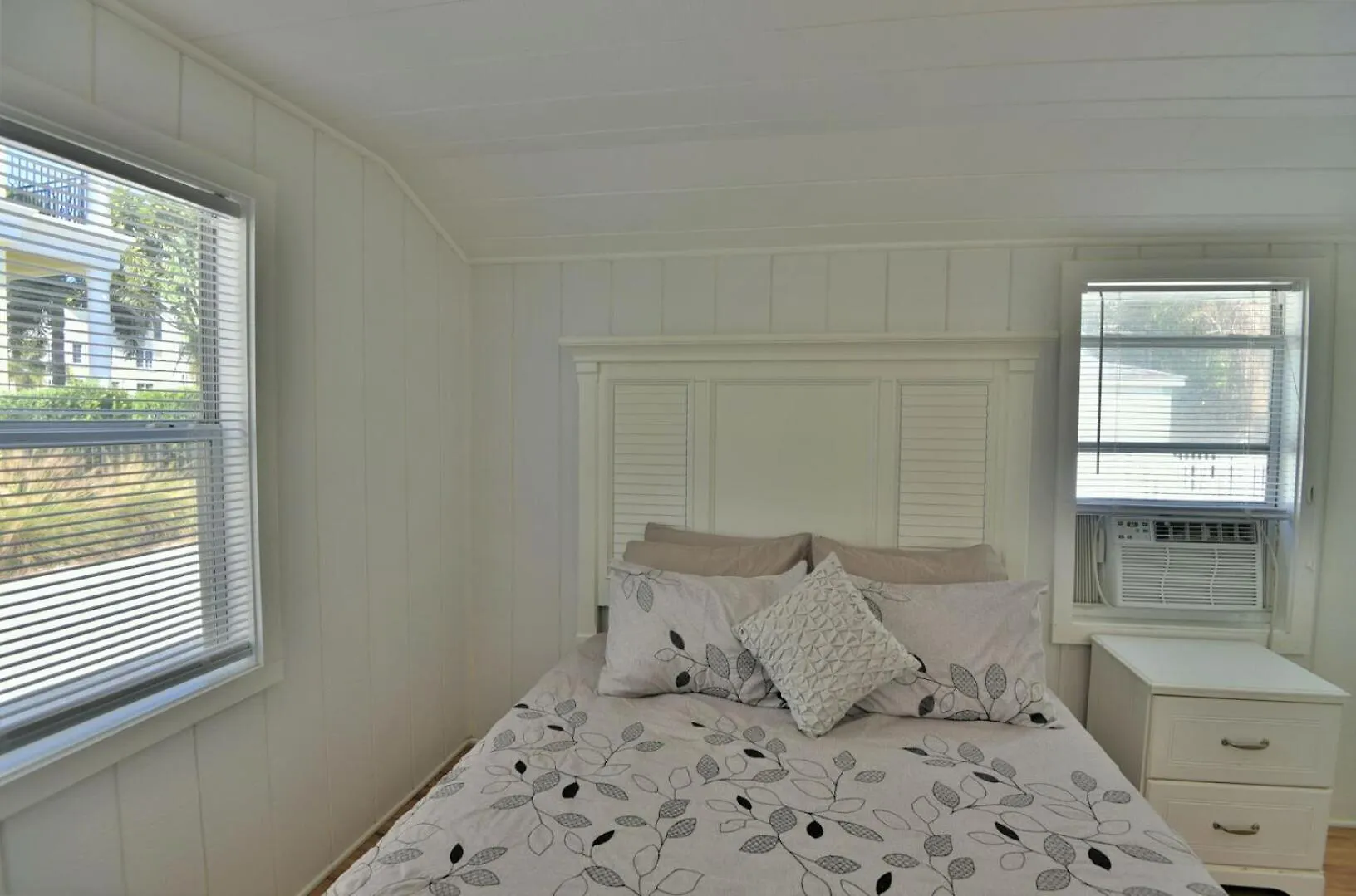 Charming Beach Steps To Siesta Beach And Village Shops And Restaurants Holiday home Sarasota