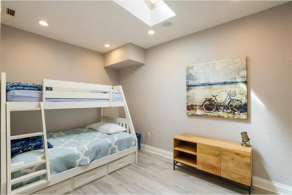 Holiday home New Location, Location, Location! On The Beach, Walk To Village Sarasota