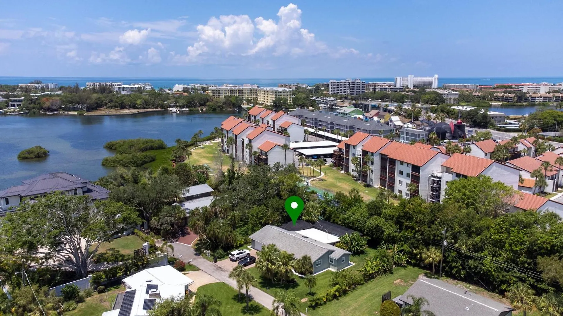 Location Siesta 1 Mile Away With Hot Holiday home