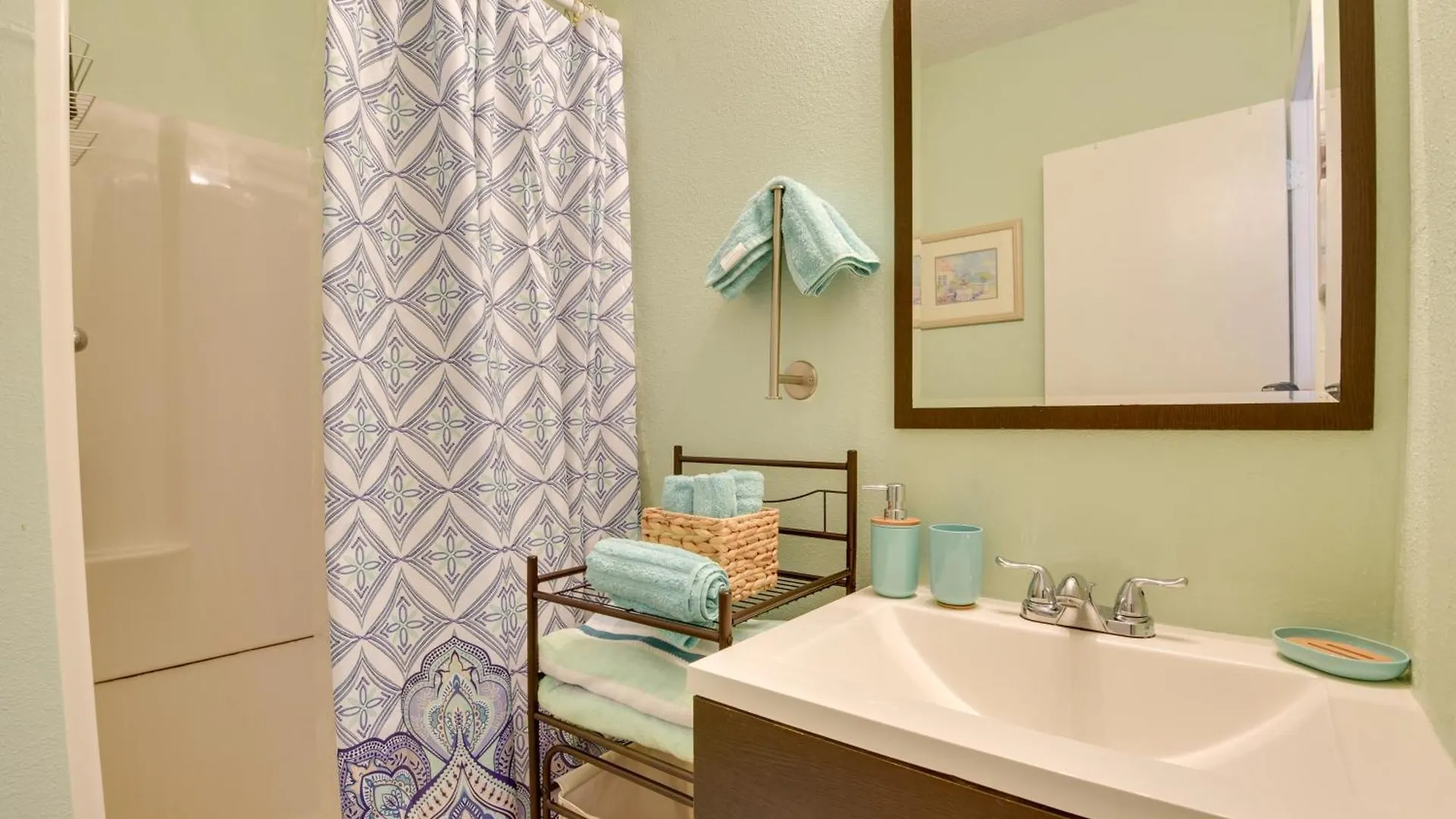 Convenient With Lush Backyard! * Sarasota