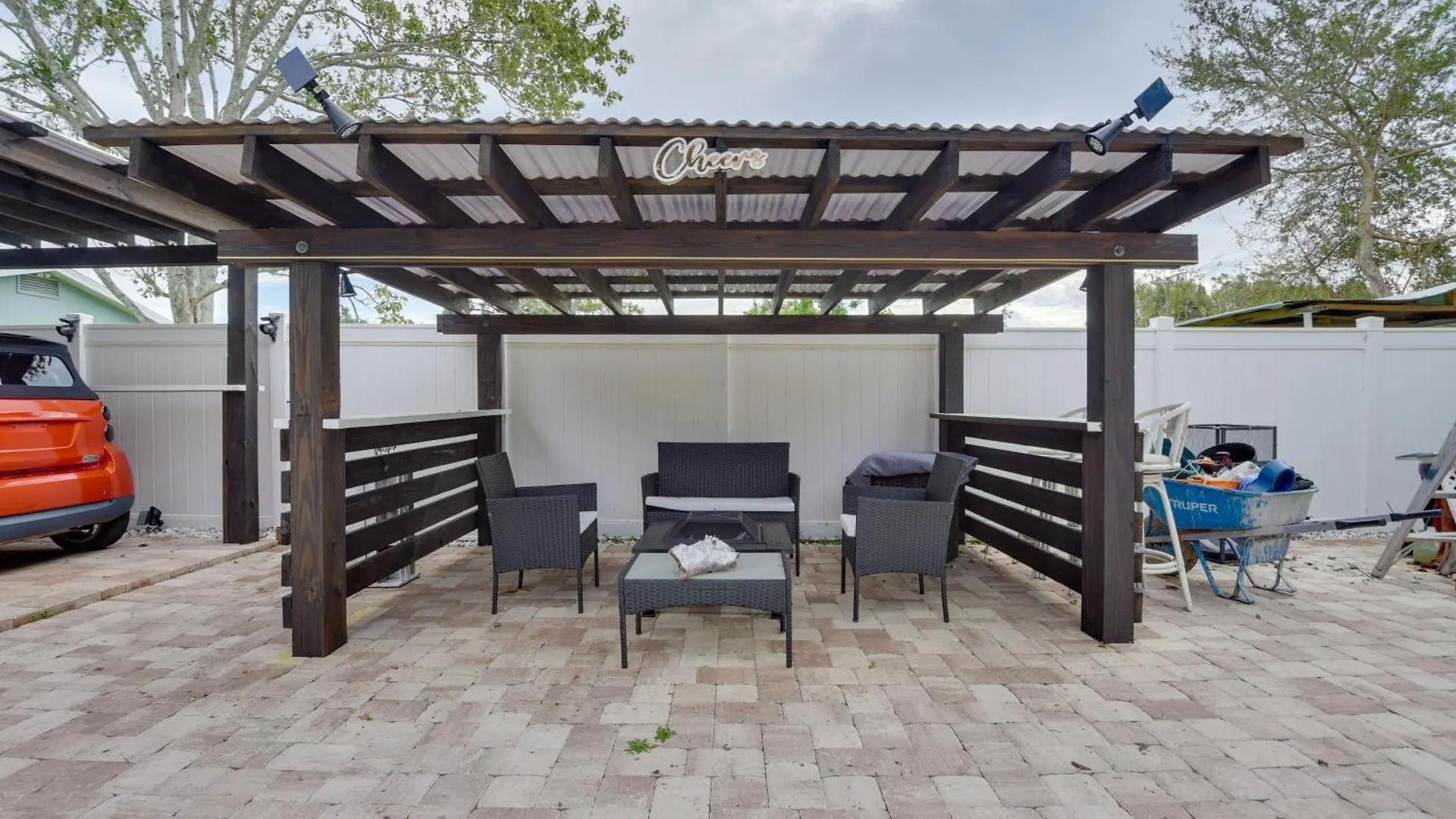 Convenient With Lush Backyard! Apartment Sarasota