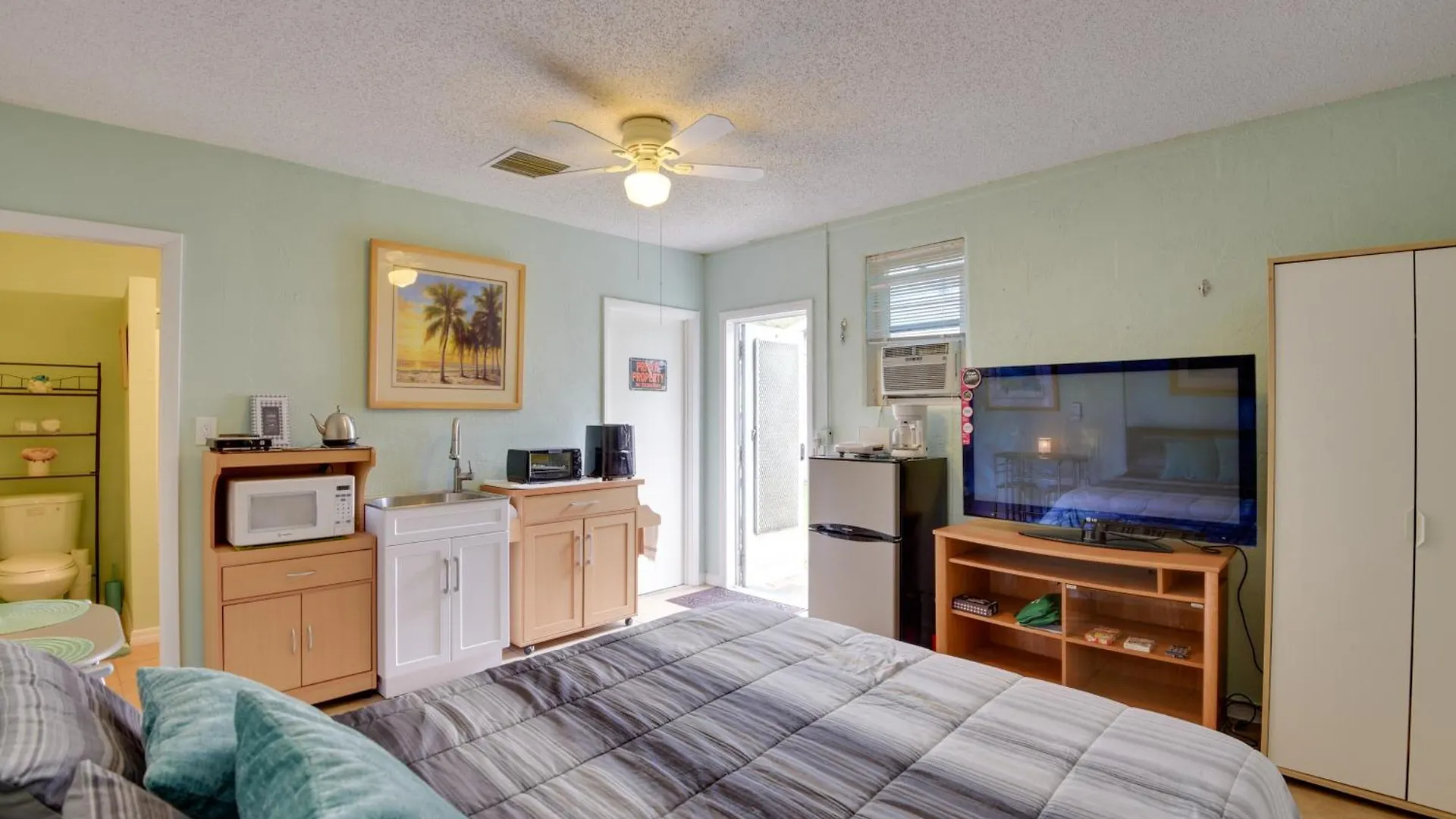 Apartment Convenient With Lush Backyard! Sarasota
