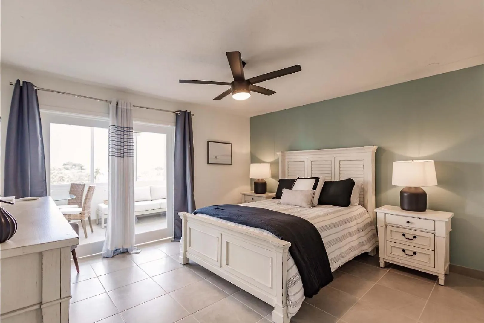1125-407 Step Into Coastal Paradise Sarasota