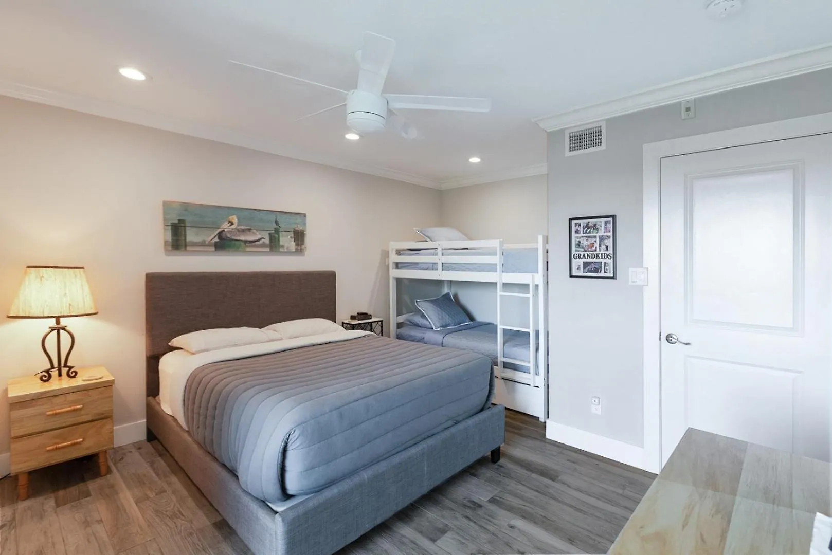 1080-403 Gulf Side Oasis Steps From The