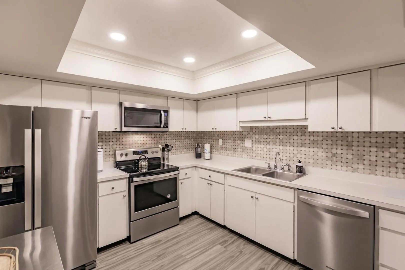 1055-302 Third Floor High-rise Retreat