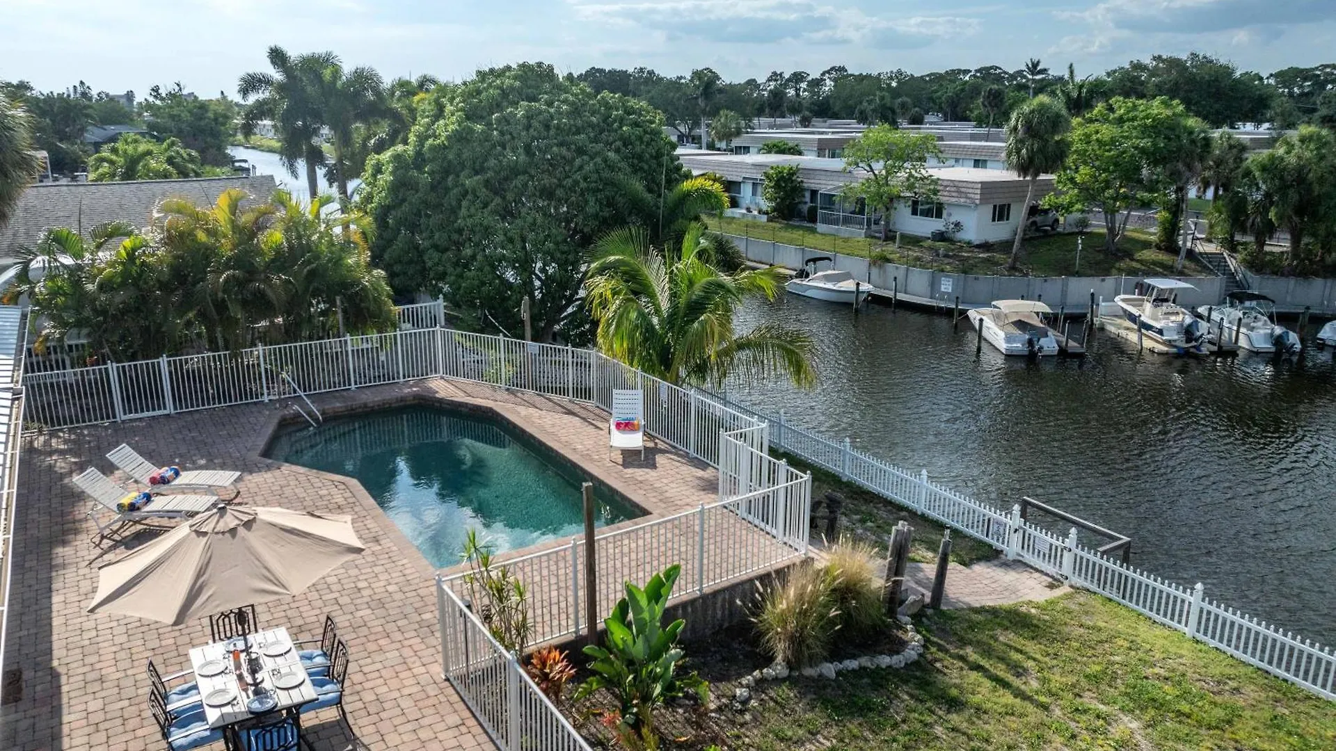 Villa 3 Bed, 3 Bath, Pool With Boat Dock *