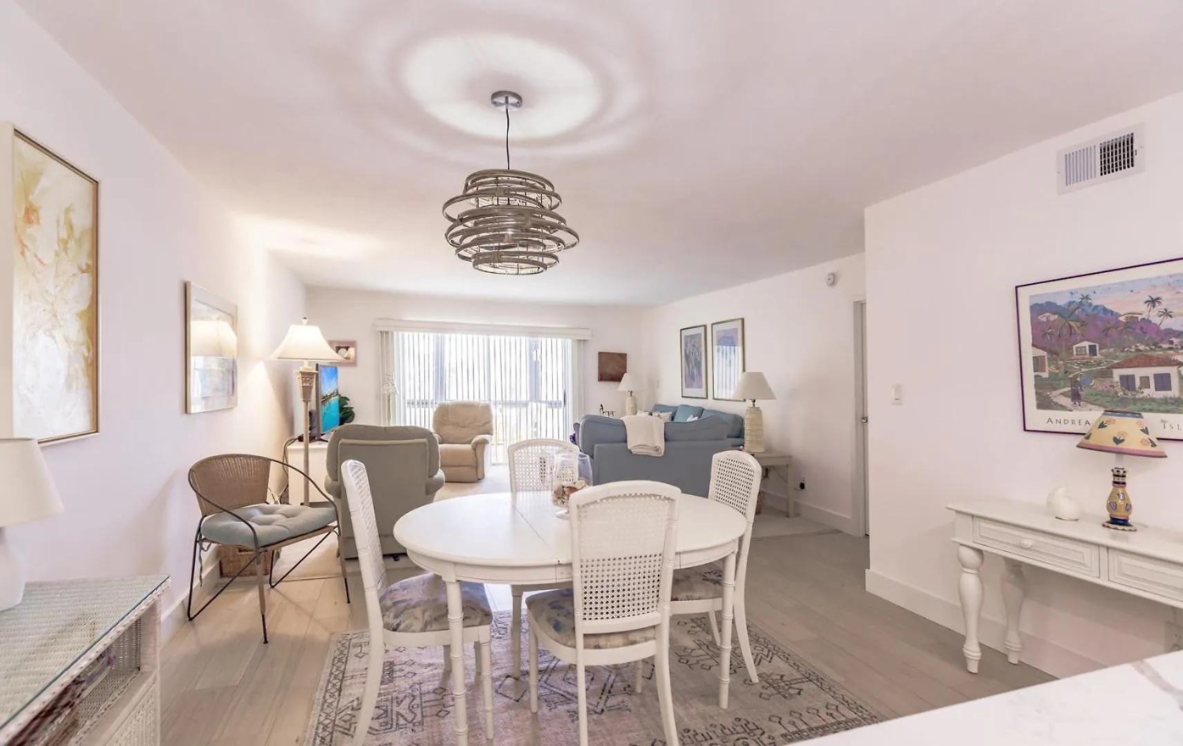 1055-207 Relax With A Picturesque Pond View Sarasota