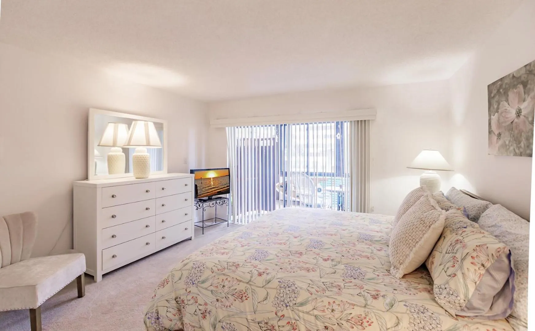 1055-207 Relax With A Picturesque Pond View Sarasota