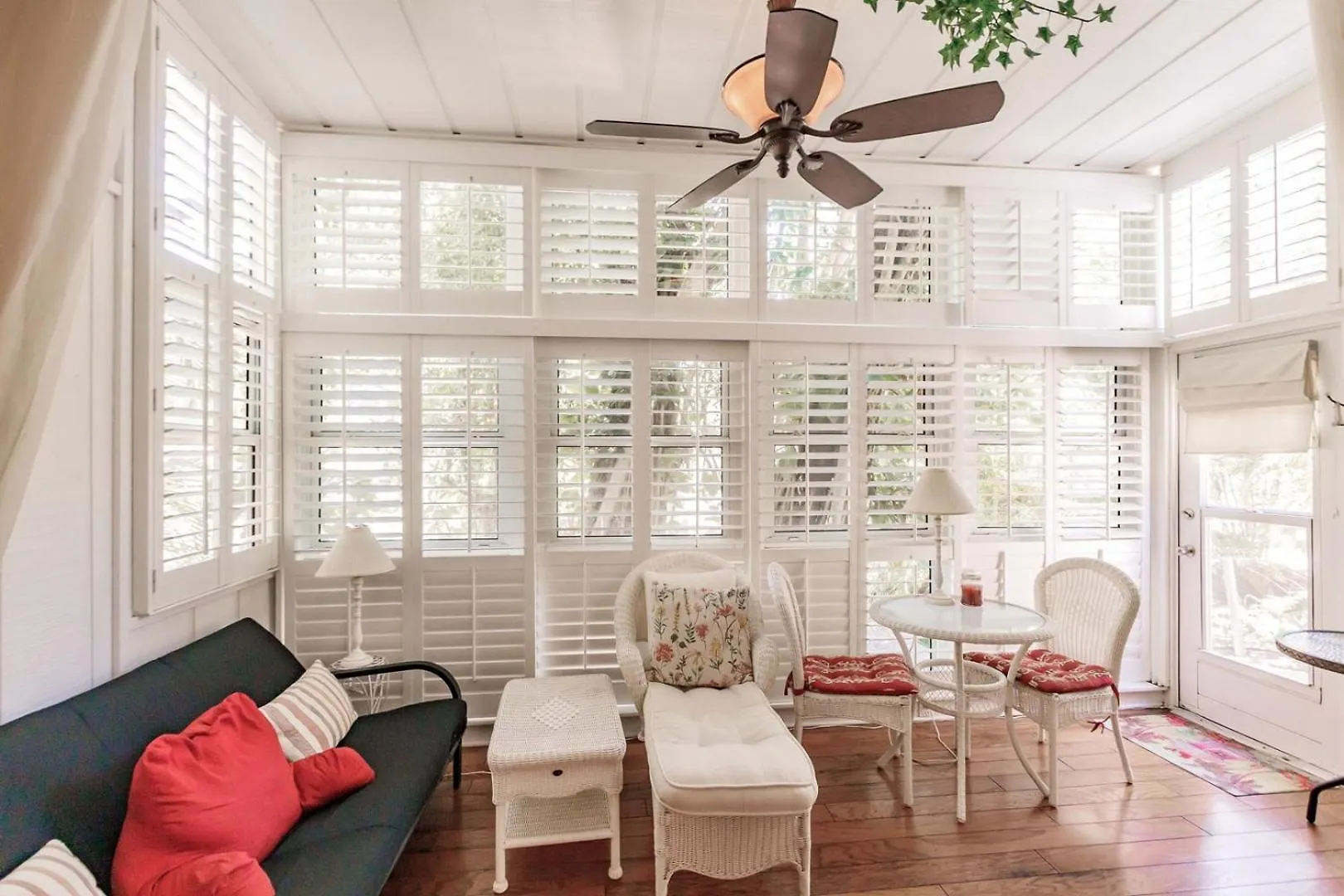 6030 Epw Cozy Bay Side Garden Paradise