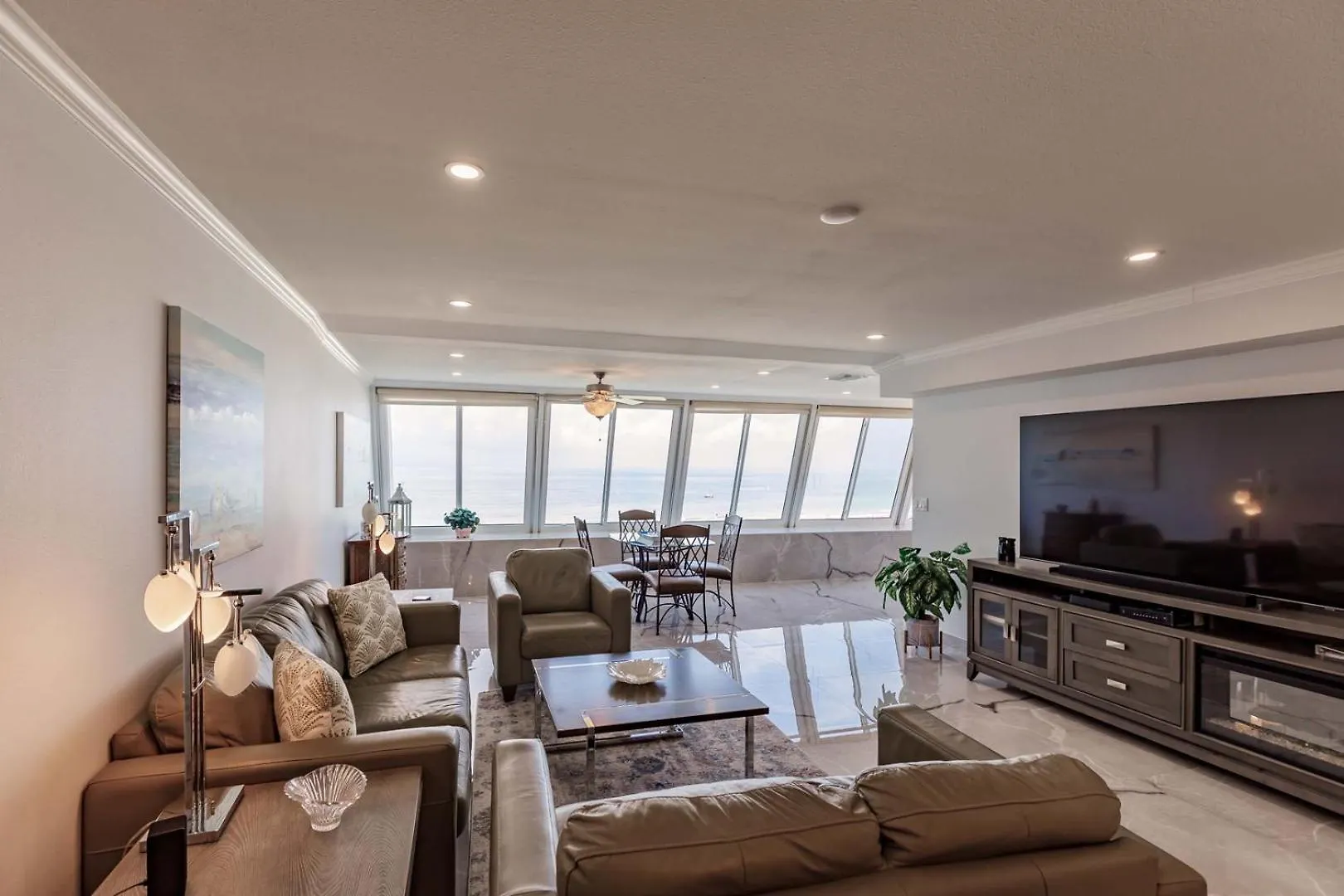 1055-803 Stunning View Oasis