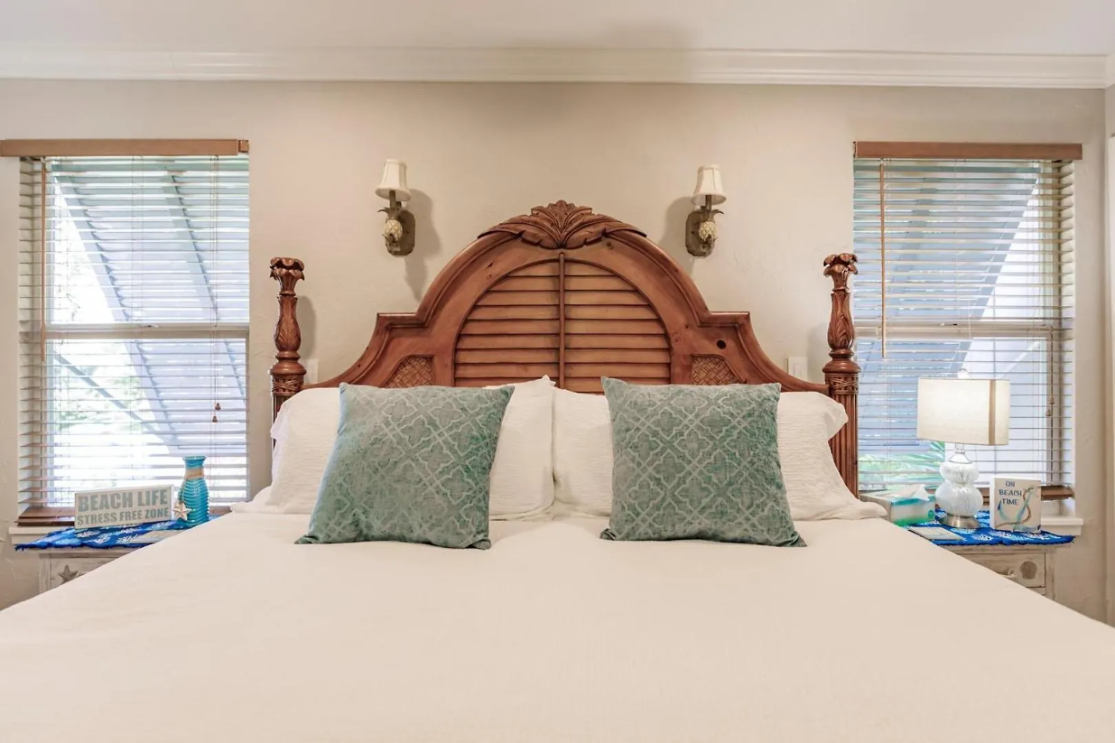 1160 Pd Your Garden Retreat Awaits Sarasota