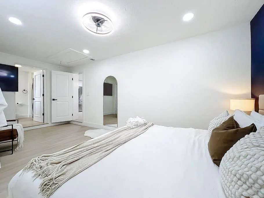 Poolside Paradise Near Siesta Key Holiday home Sarasota