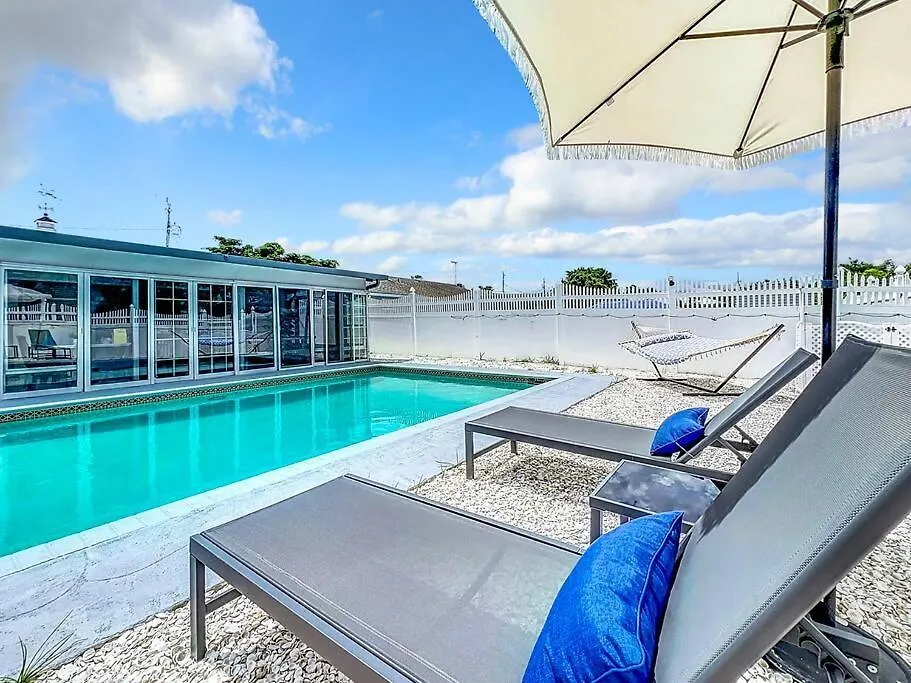 Poolside Paradise Near Siesta Key Holiday home Sarasota