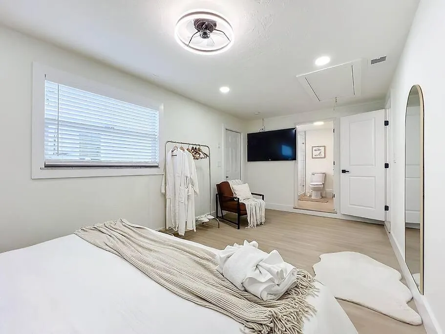 Poolside Paradise Near Siesta Key Sarasota