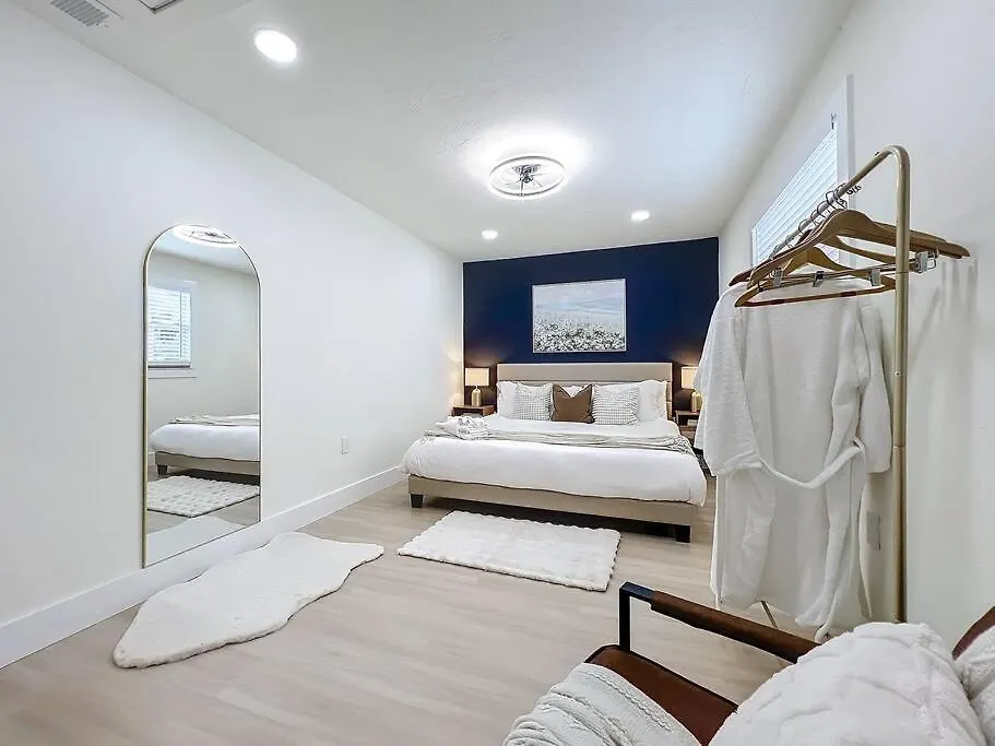 Poolside Paradise Near Siesta Key Holiday home