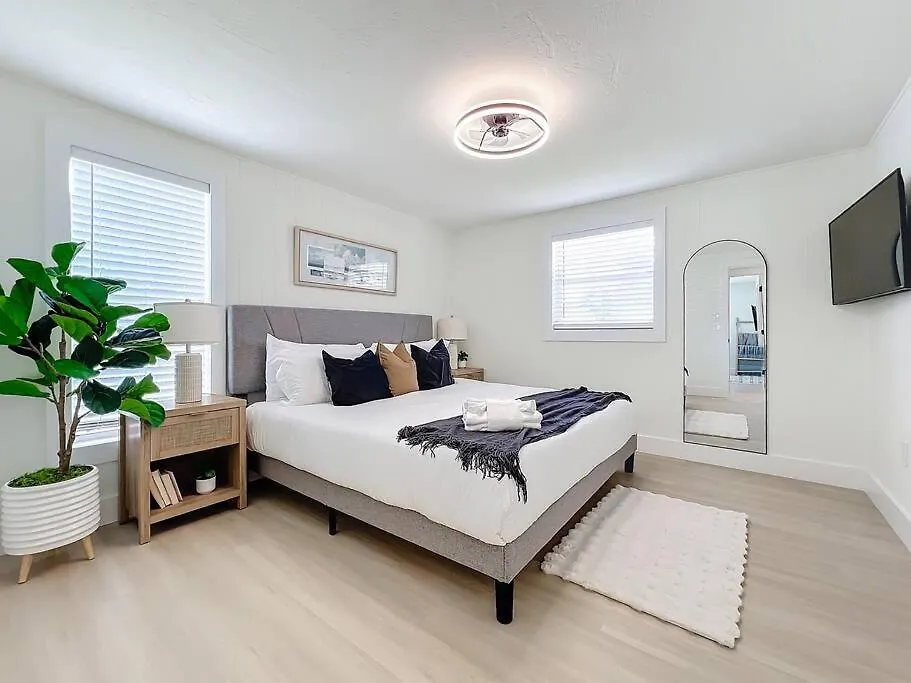 Poolside Paradise Near Siesta Key Holiday home Sarasota
