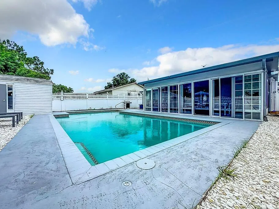 Poolside Paradise Near Siesta Key