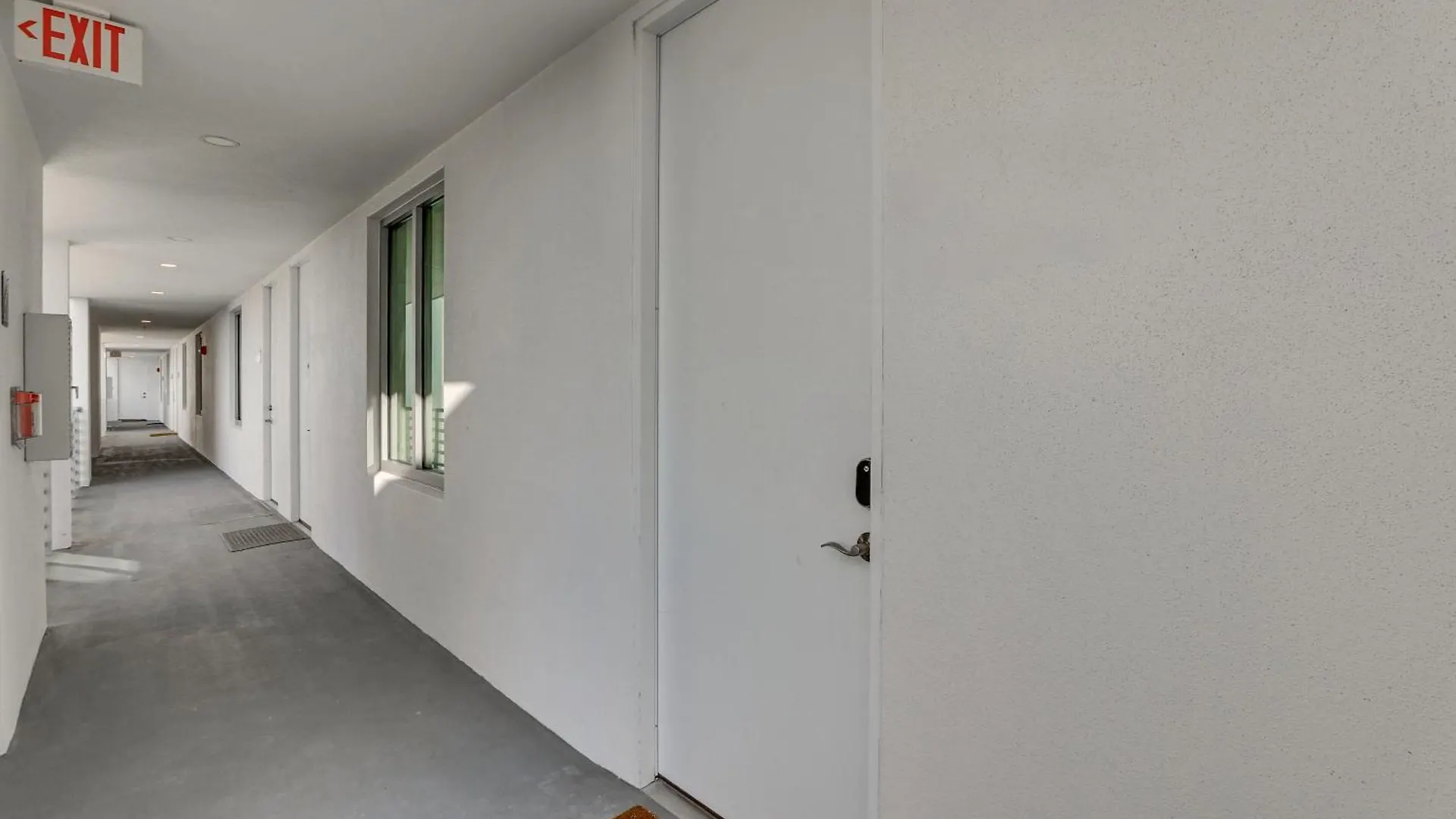 Chic With Balcony 2 Mi To Beaches! Apartment