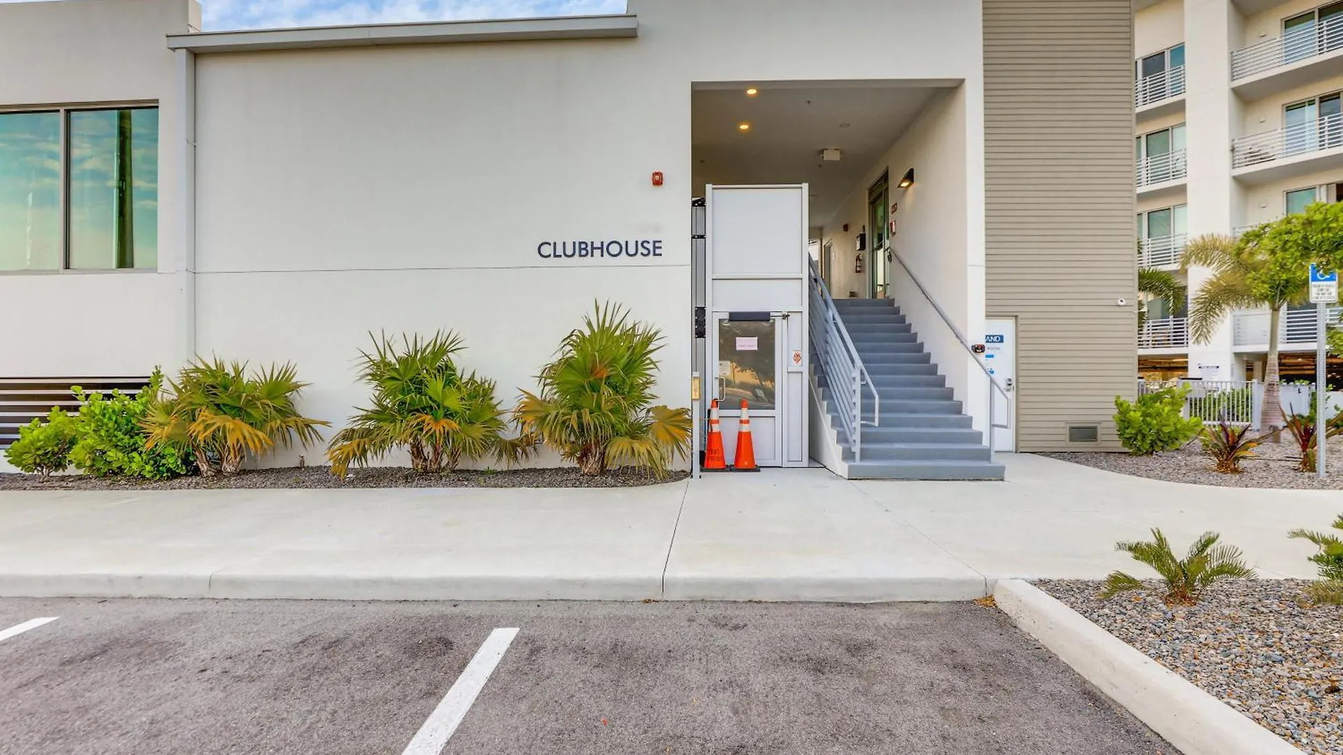 Apartment Chic With Balcony 2 Mi To Beaches! Sarasota
