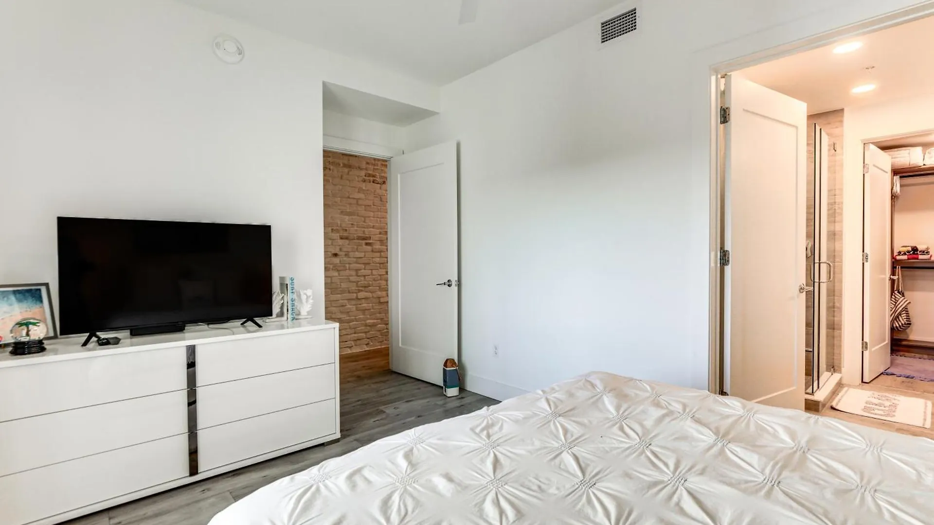 Chic With Balcony 2 Mi To Beaches! Sarasota